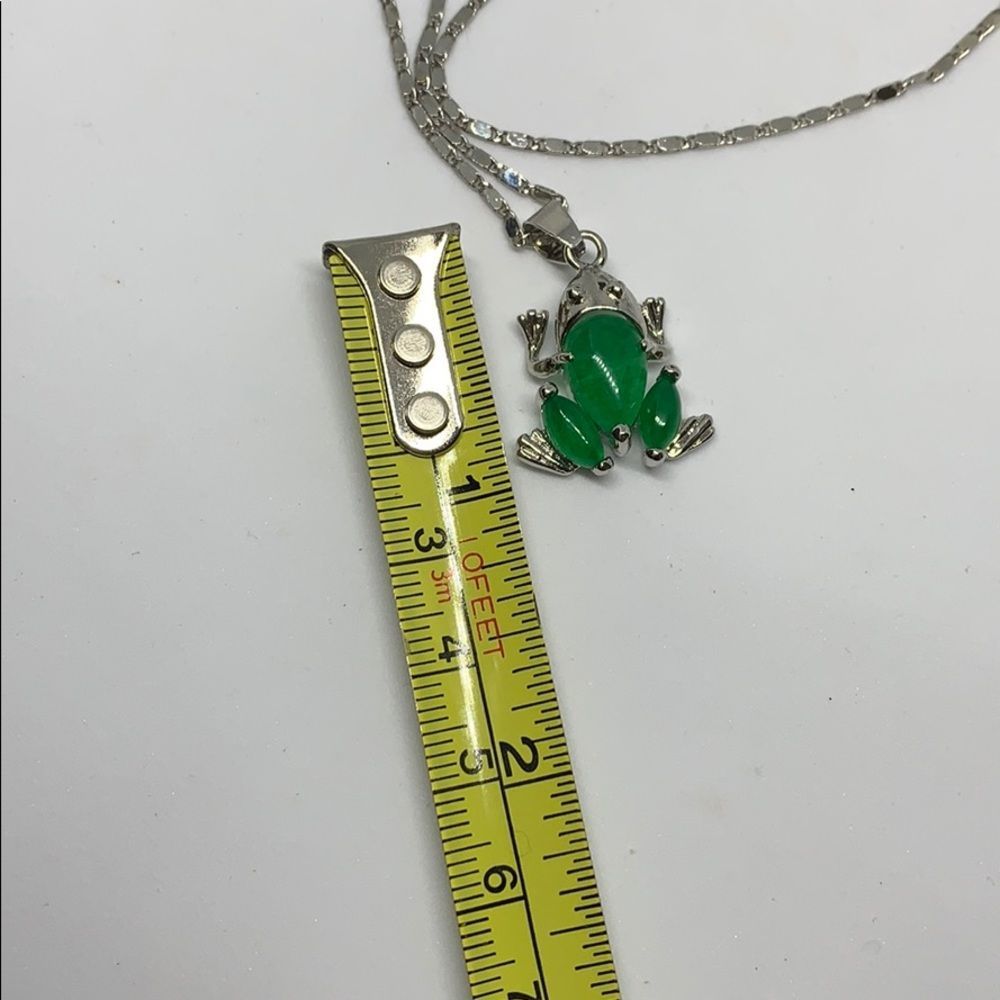 18k gold plated jade frog pendant with chain - Picture 7 of 8